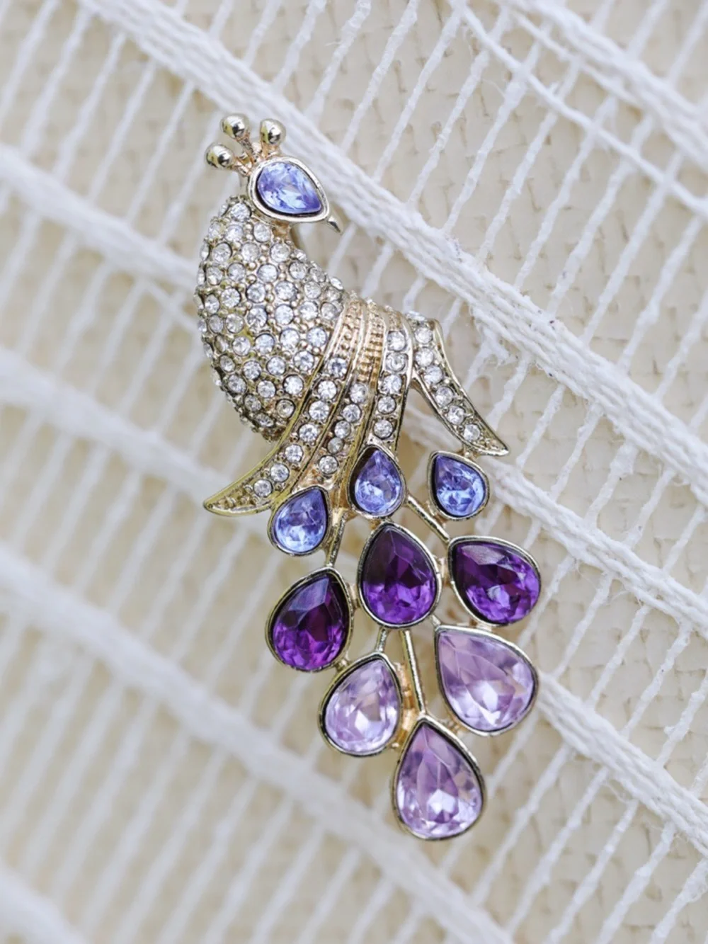 Vtg Signed Napier Purple Lavender Gemstone Gold-Tone Peacock Brooch Pin EUC